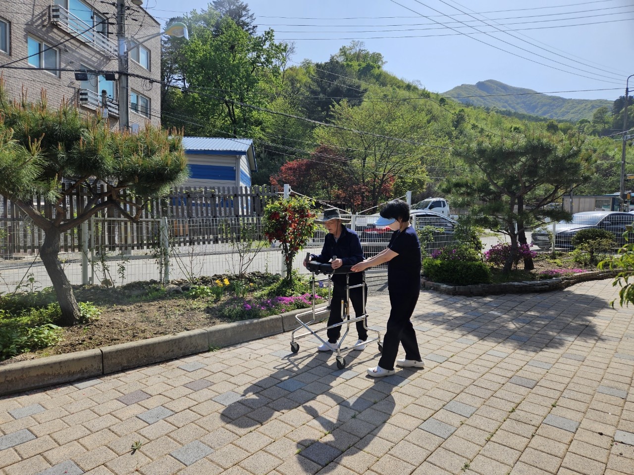 정다운 요양원 마당 전경 8